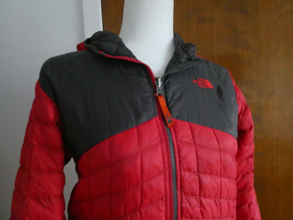 The North Face Boys Reversible Hooded Puffer Jacket Red/Black Size Large 14/16