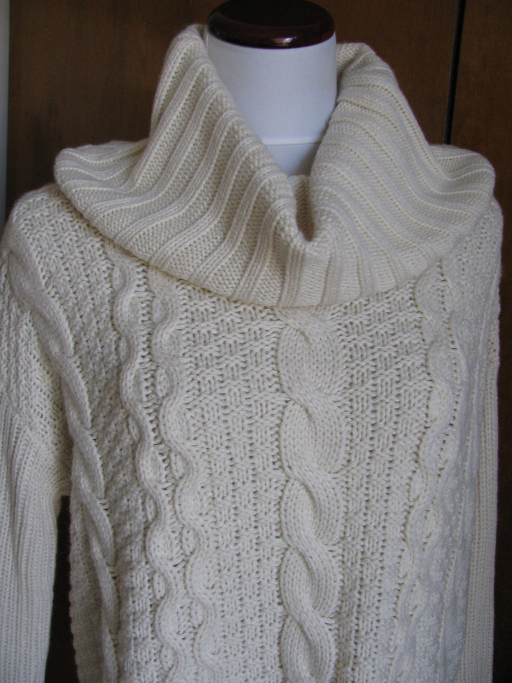 G H Bass & Co women’s ivory cowlneck cableknit gorgeous sweater Medium NWT 