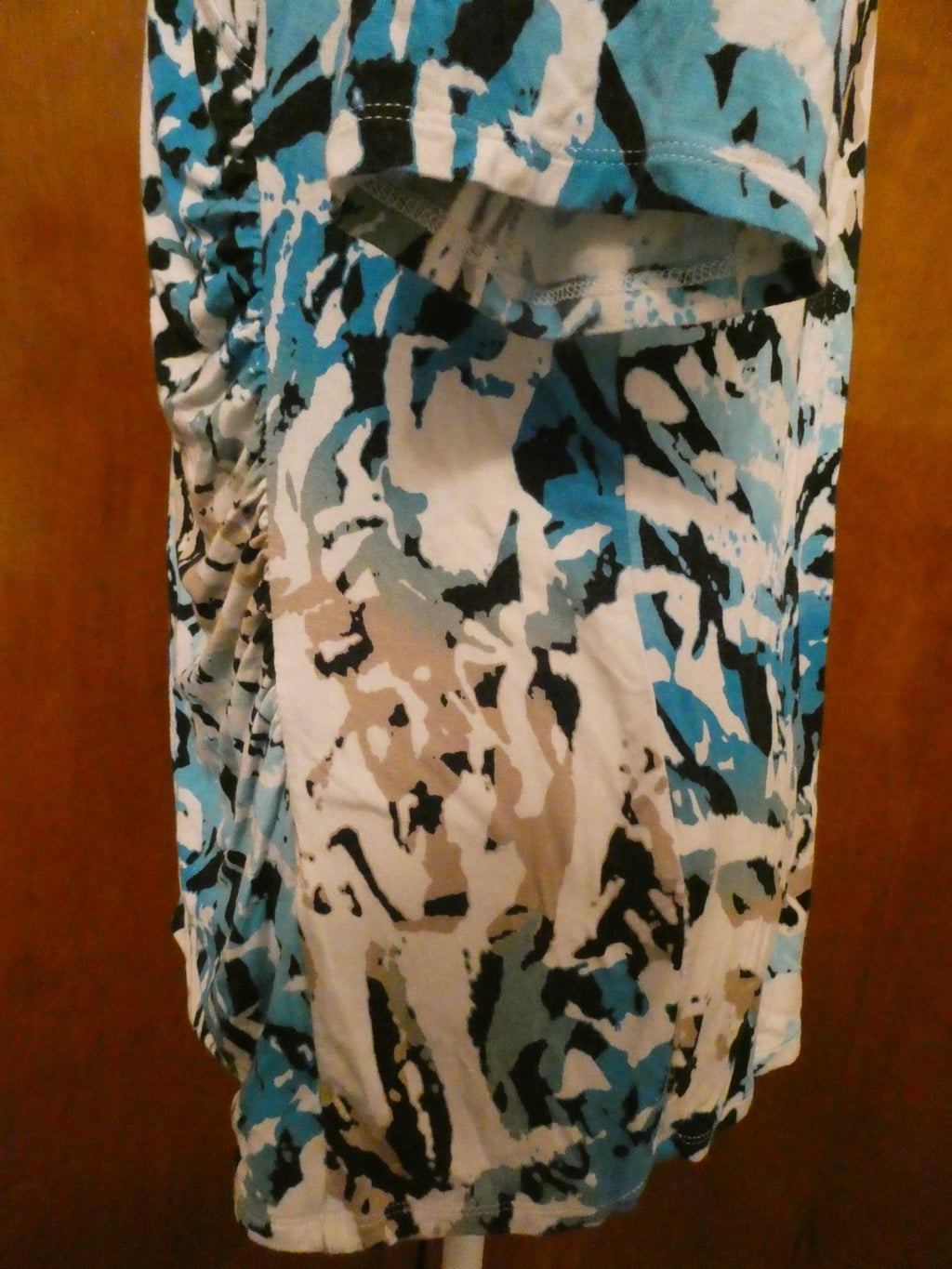 Dana Buchman women’s multicolor soft rayon v- neck top size XLarge
