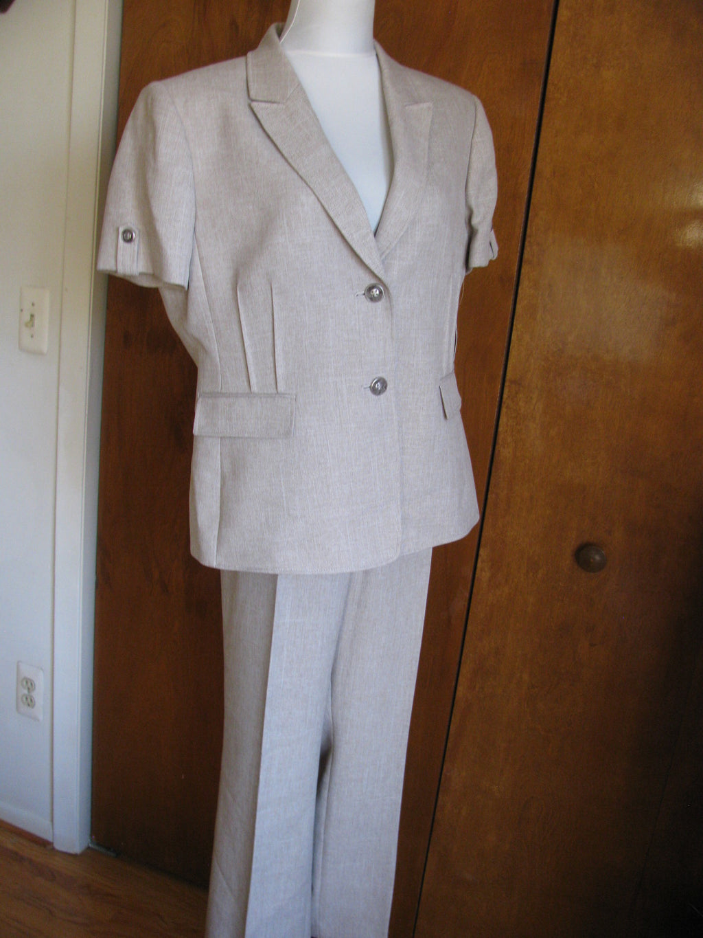 Tahari Asl Beige Women’s Beige Pant Suit Set Size 16P New