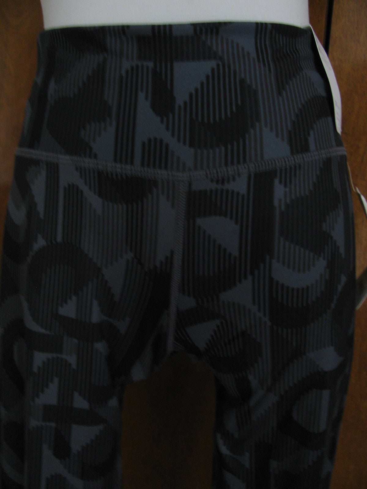 GapFit women's gray logo print regular rise leggings size Large