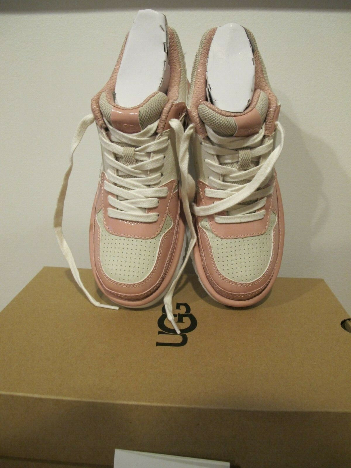 Ugg Australia women's white pink highland heritage sneaker size 7.5 and 8