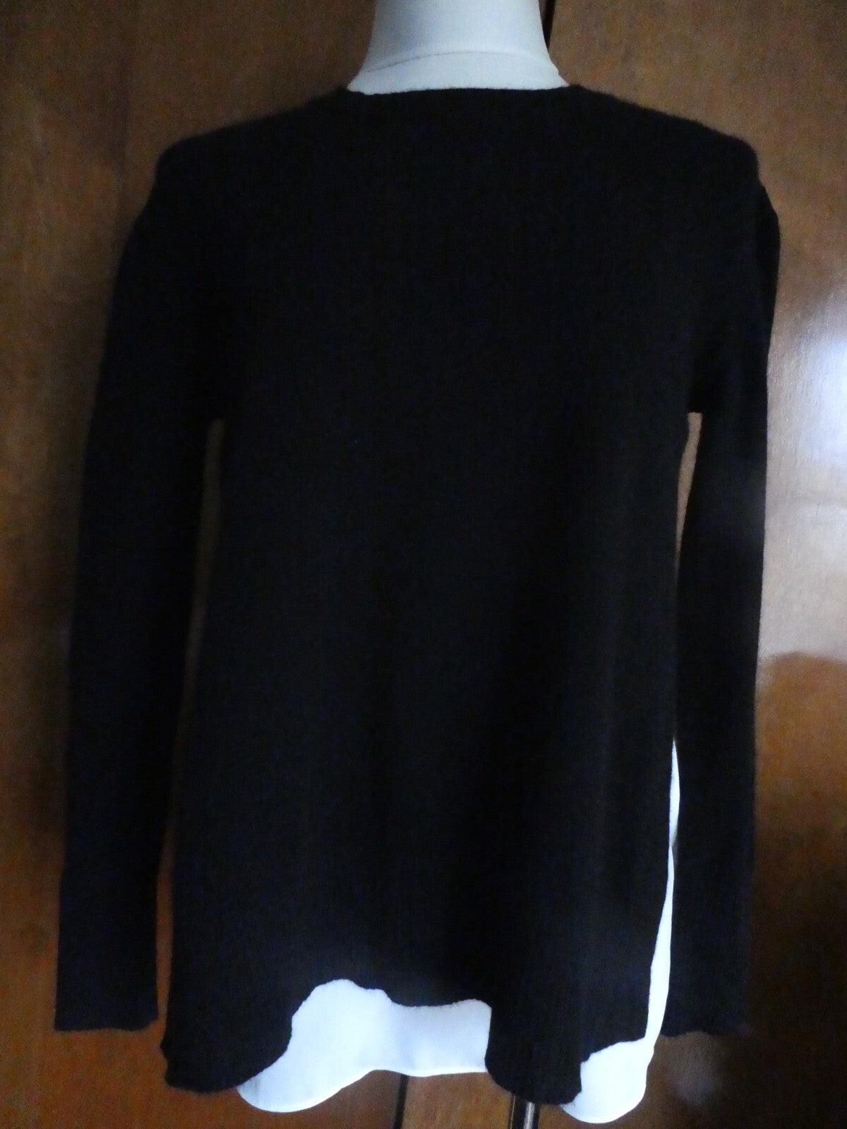 Bloomingdale’s women’s black cashmere detailed sweater XS