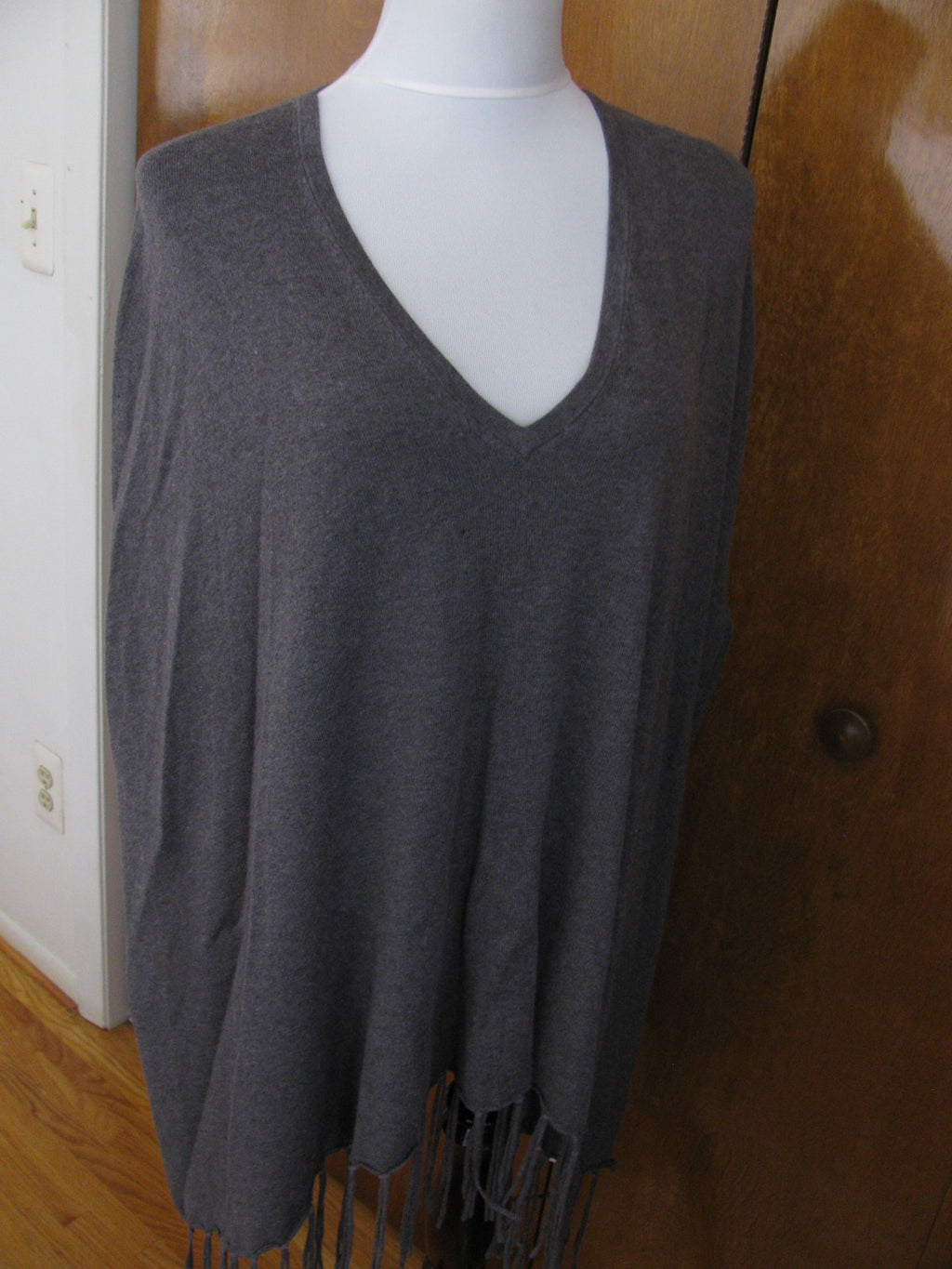 Michael Kors Women’s Derby Gray V-Neck Poncho L/XL 