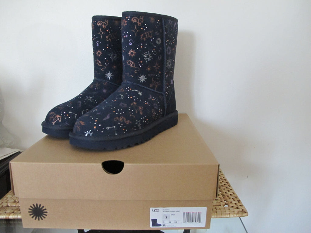 UGG CLASSIC ZODIAC WOMEN SHORT BLUE SUEDE SHEEPSKIN BOOTS SZ 7 AND 8 (Run Small)