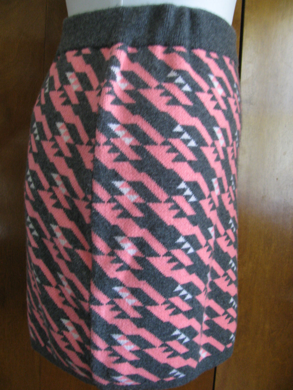 Aqua Women’s Gray Pink Cashmere Mini Skirt Size Medium NWT