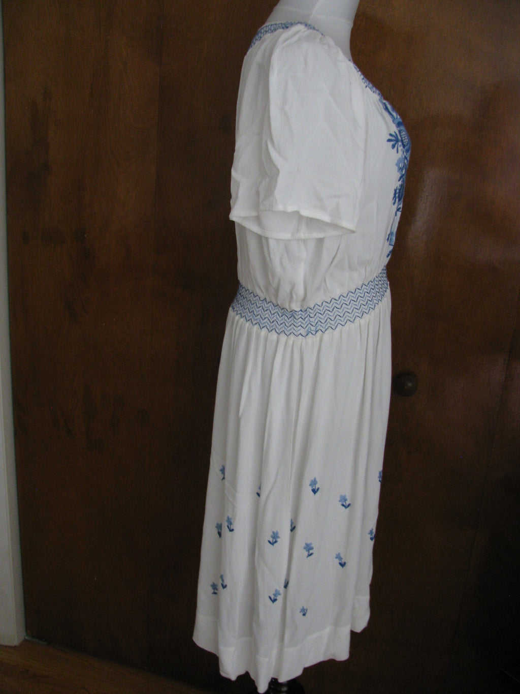 Impulse women's white embroidered dress size XLarge NWT 