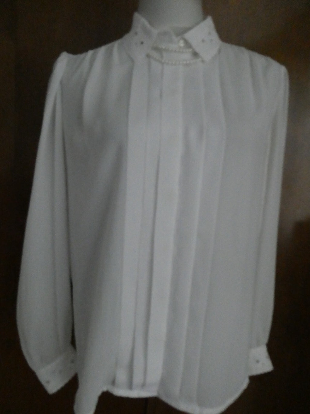 Karen Scott women's white crafted embroidered long sleeves top size 10