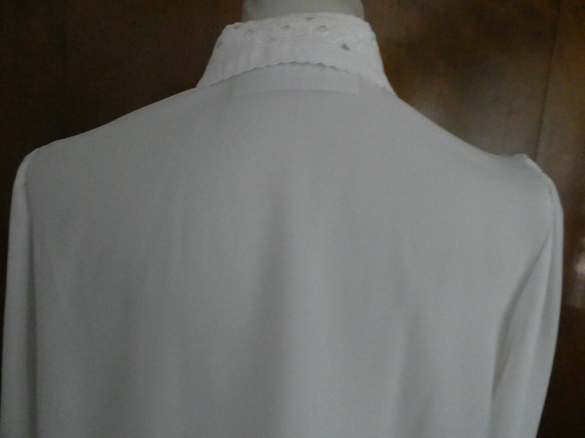 Karen Scott women's white crafted embroidered long sleeves top size 10