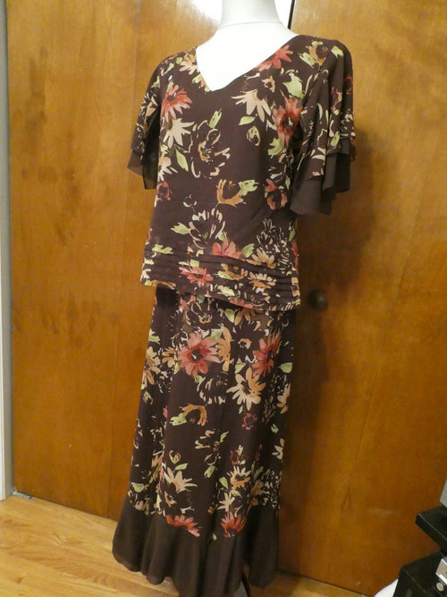 Adrianna Papelle 100% silk sequined with flattering sleeves size 12 evening suit