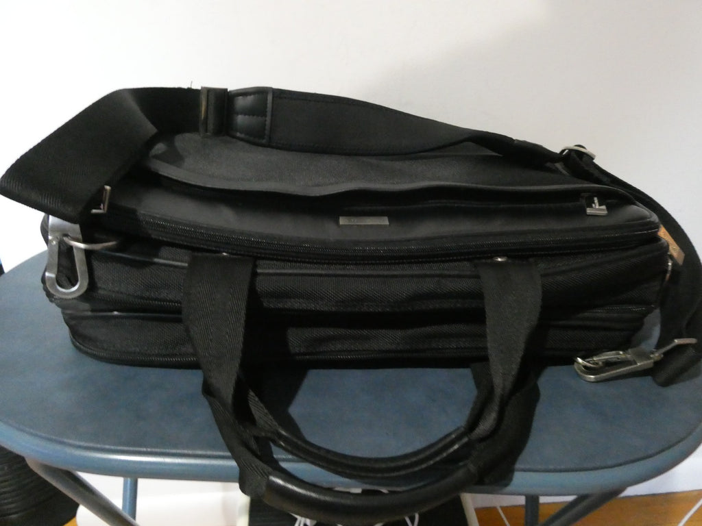 Kenneth Cole Reaction Black Expandable Laptop Messenger Bag Briefcase Crossbody