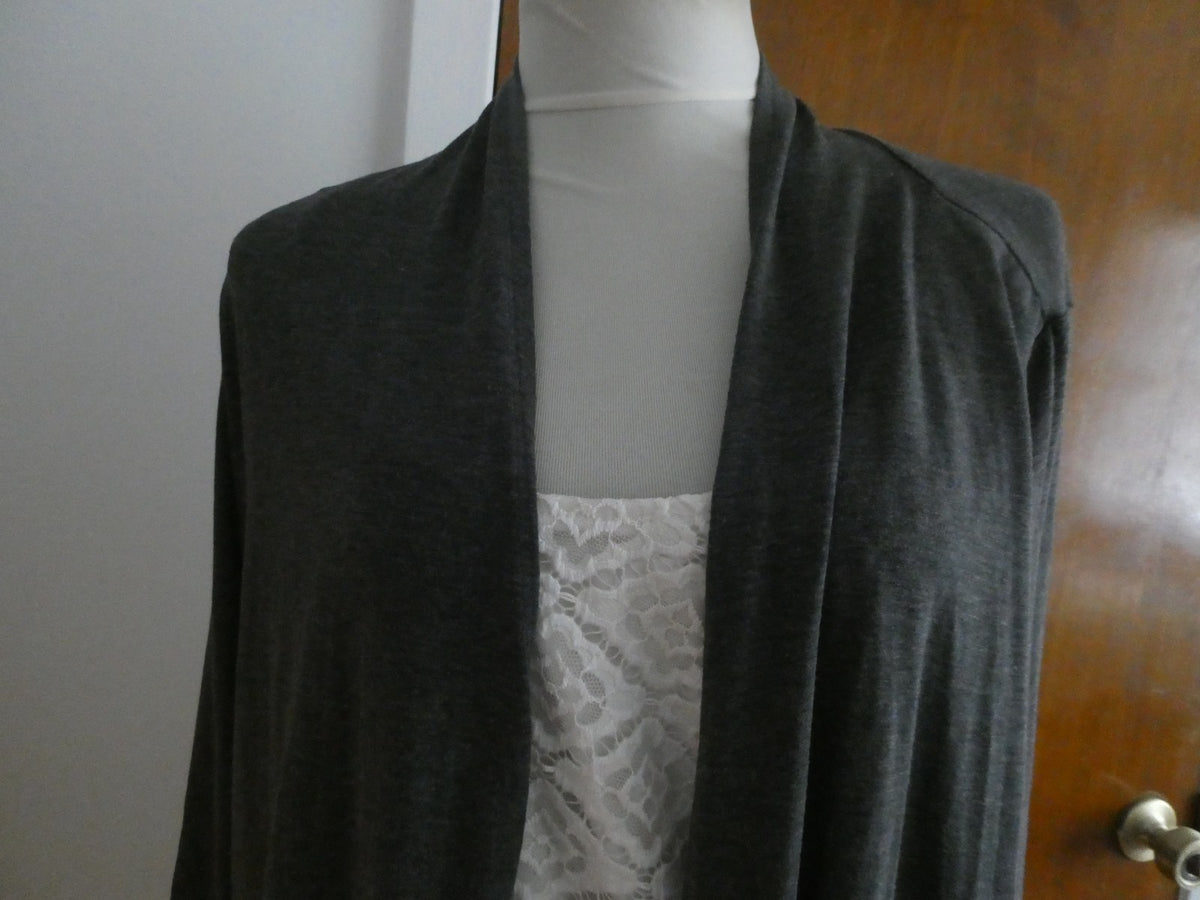 AB STUDIO Women's Gray/White Detailed built in lace overlay shell with ruffle XL