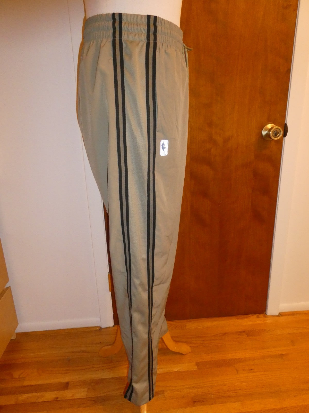NBA Olive Green Walk Off Jogger Pants Men’s Large Athletic Track Pants Zip Hem