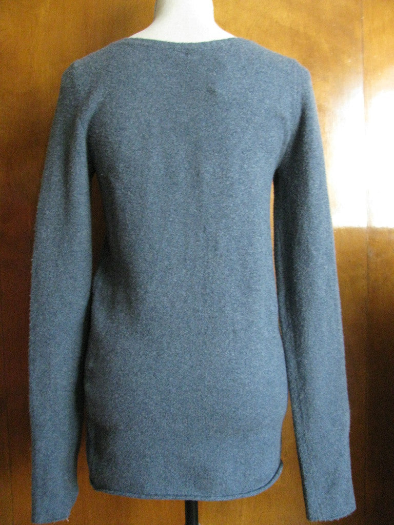 We The Free  women's navy embroidered v-neck sweater Size Large NEW