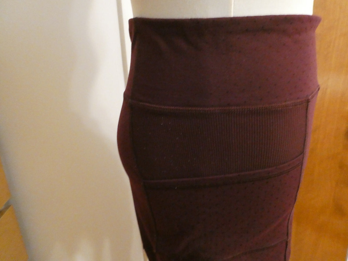 Lululemon Burgundy Yoga Legging with Side Pockets Size 4 (can fit size 2)