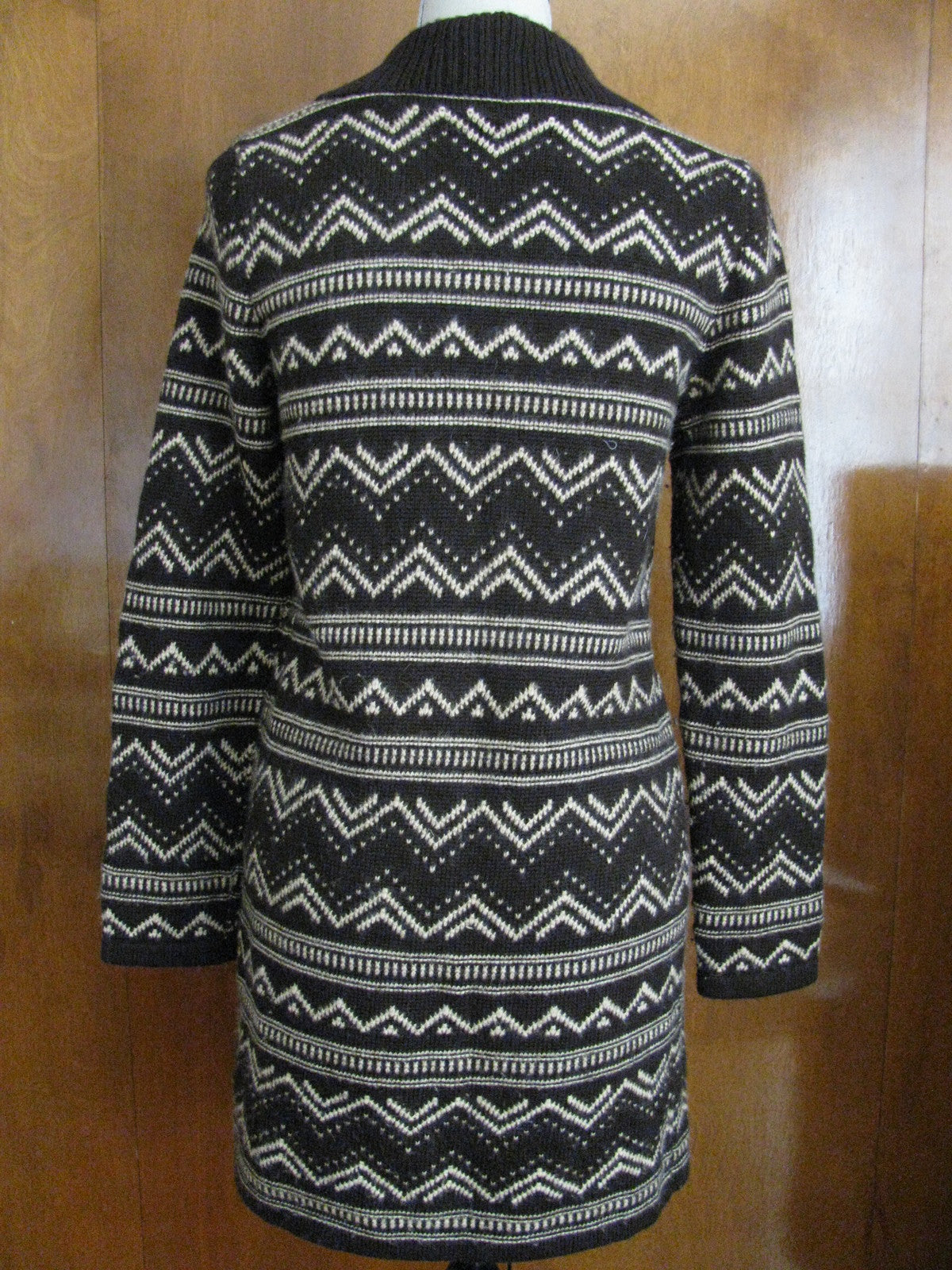 Liz Claiborne Women Brown Ivory Long Button Closured Cardigan And Sweater Small
