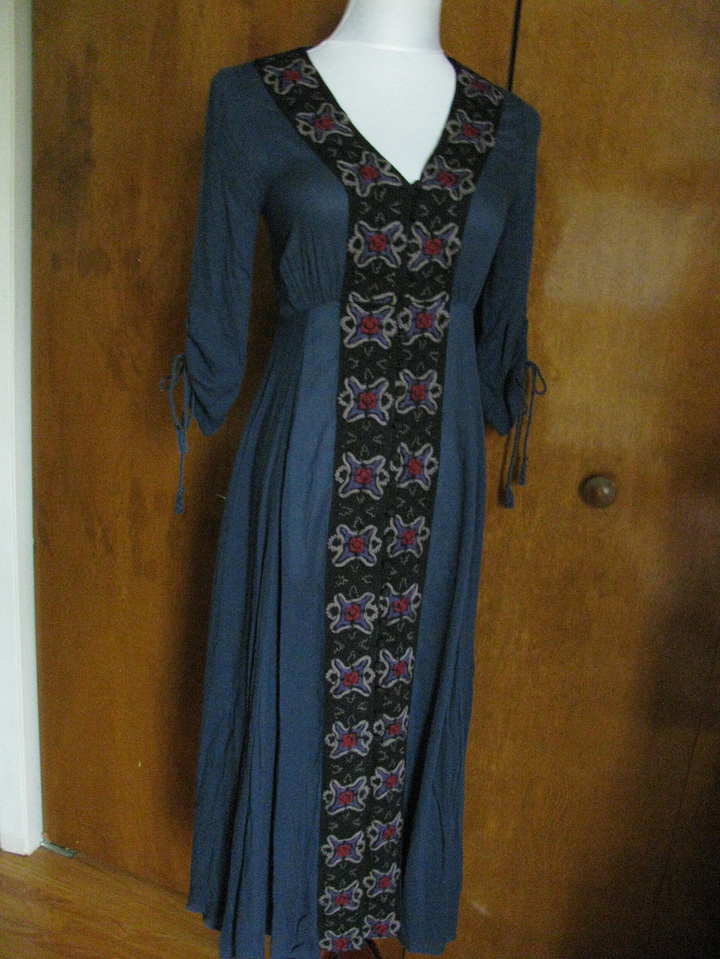 Free People Women's Navy Black Embroidered Soft Rayon Dress Size 0 New