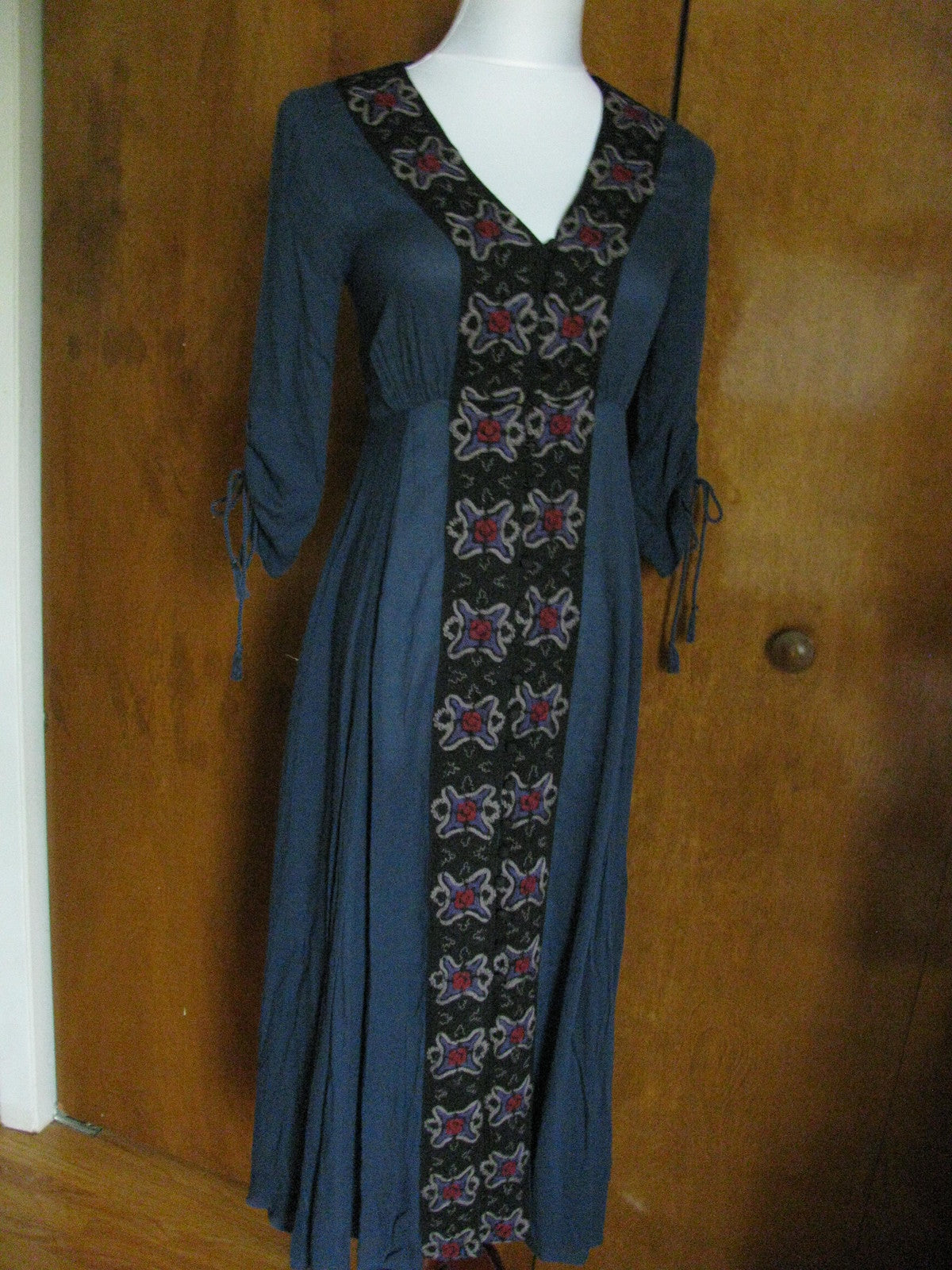 Free People Women's Navy Black Embroidered Soft Rayon Dress Size 0 New