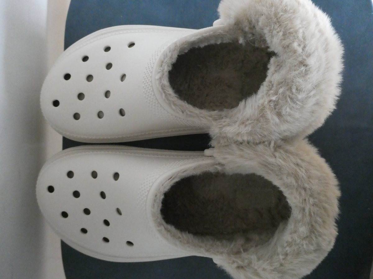Crocs Lined Clogs – Faux Fur Lined – Cream / Off-White – Unisex Men 8, Women 10