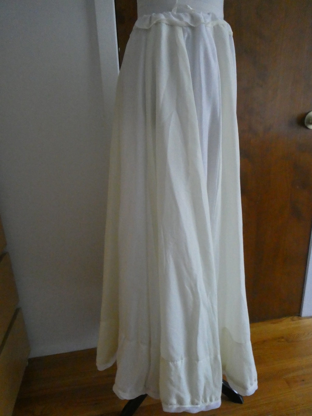 Mix Nouveau Women’s Long Lined Skirt Vanilla Size Medium NWT Style #24712