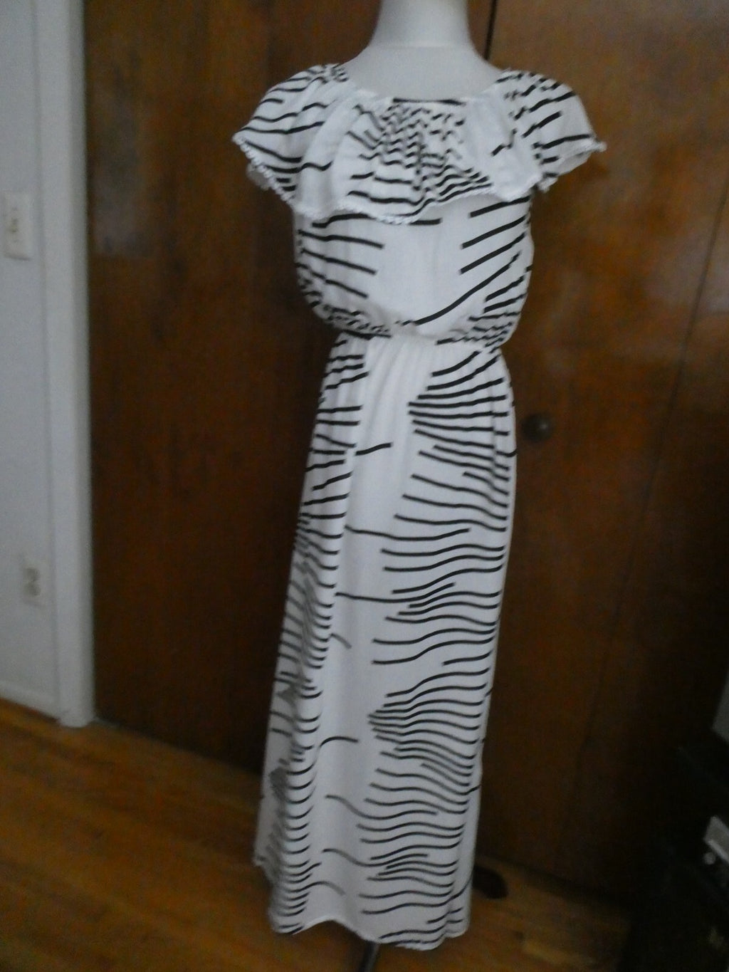 J.Stars Sexy Maxi Dress Off Shoulders Ruffles Multi-Color White/Black Size L/XL