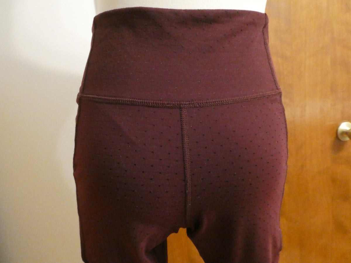 Lululemon Burgundy Yoga Legging with Side Pockets Size 4 (can fit size 2)