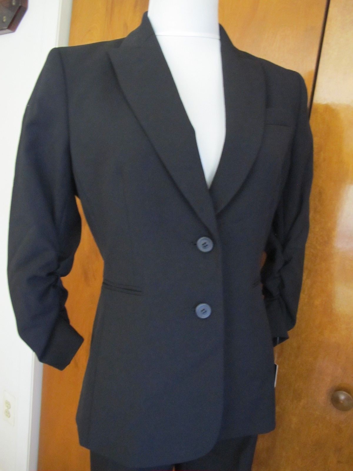 Tahari Asl Women's Black Guttered Sleeves Pant Suit Set 6 NWT
