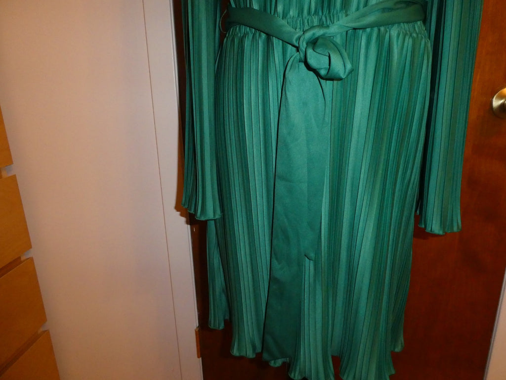 Olivia & Mckaylie Women Green Pleated Dress Long Sleeve Gold Tone Detail Large