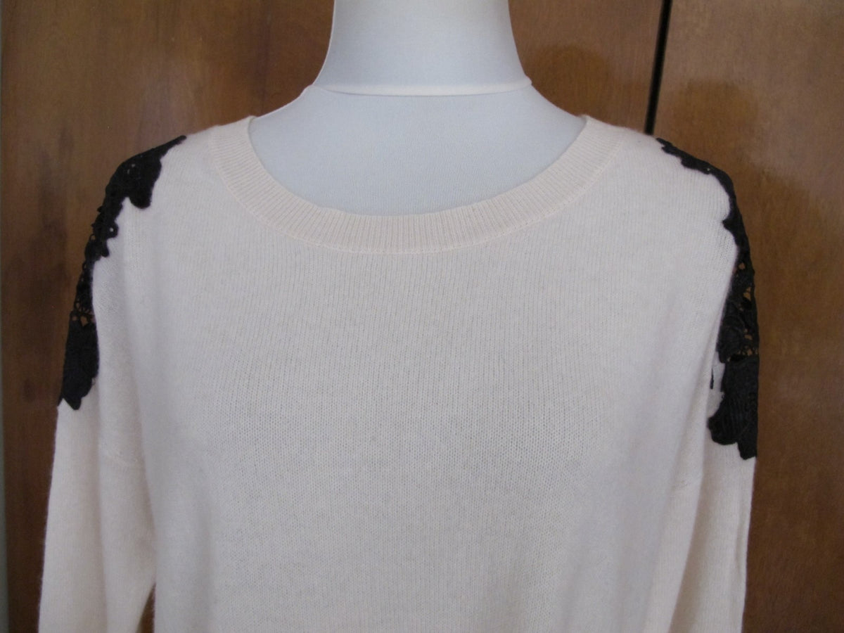 Bloomingdale’s women’s snow detailed 2ply cashmere sweater New