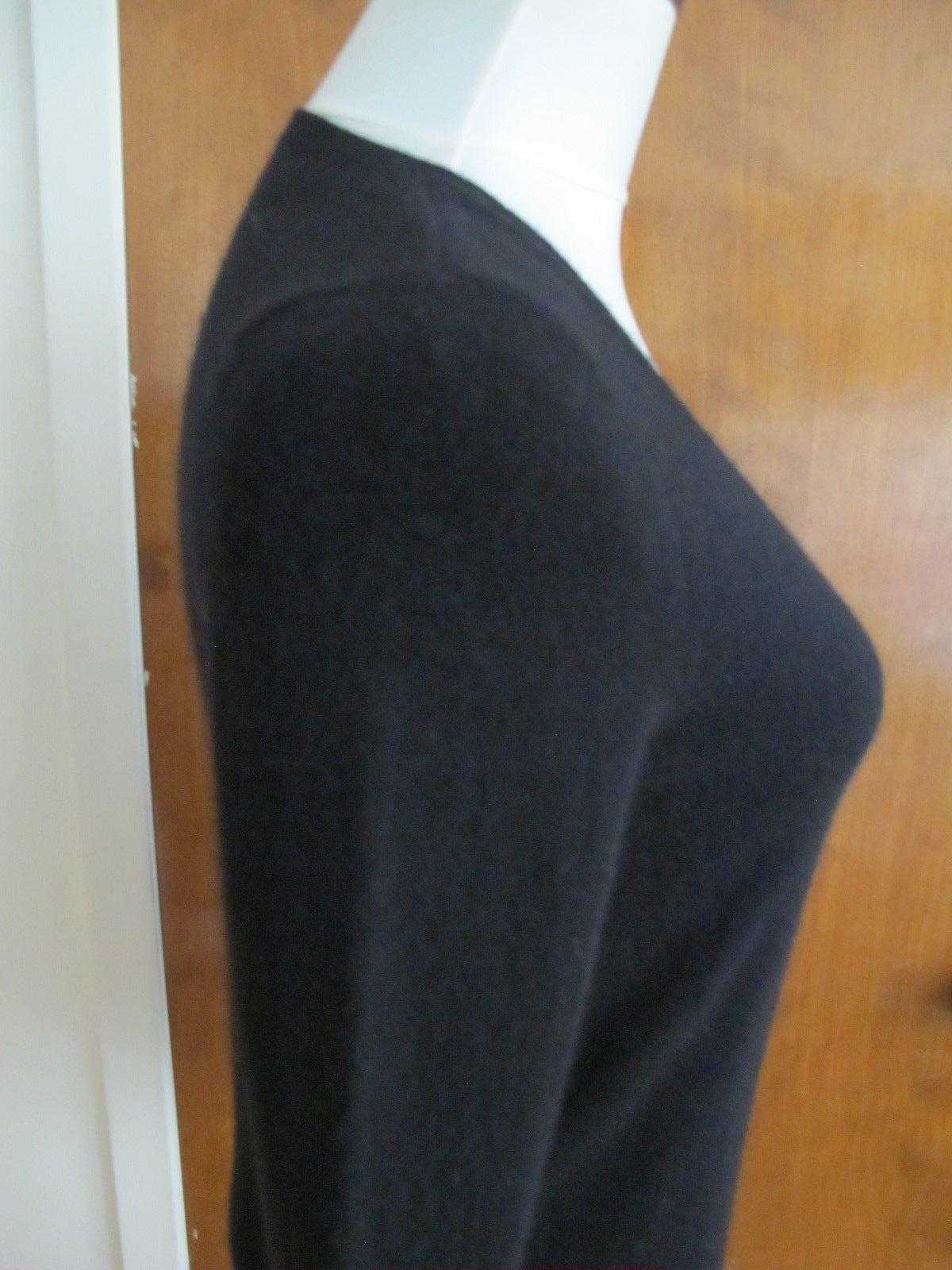 Bloomingdale’s women’s black cashmere V-neck sweater 