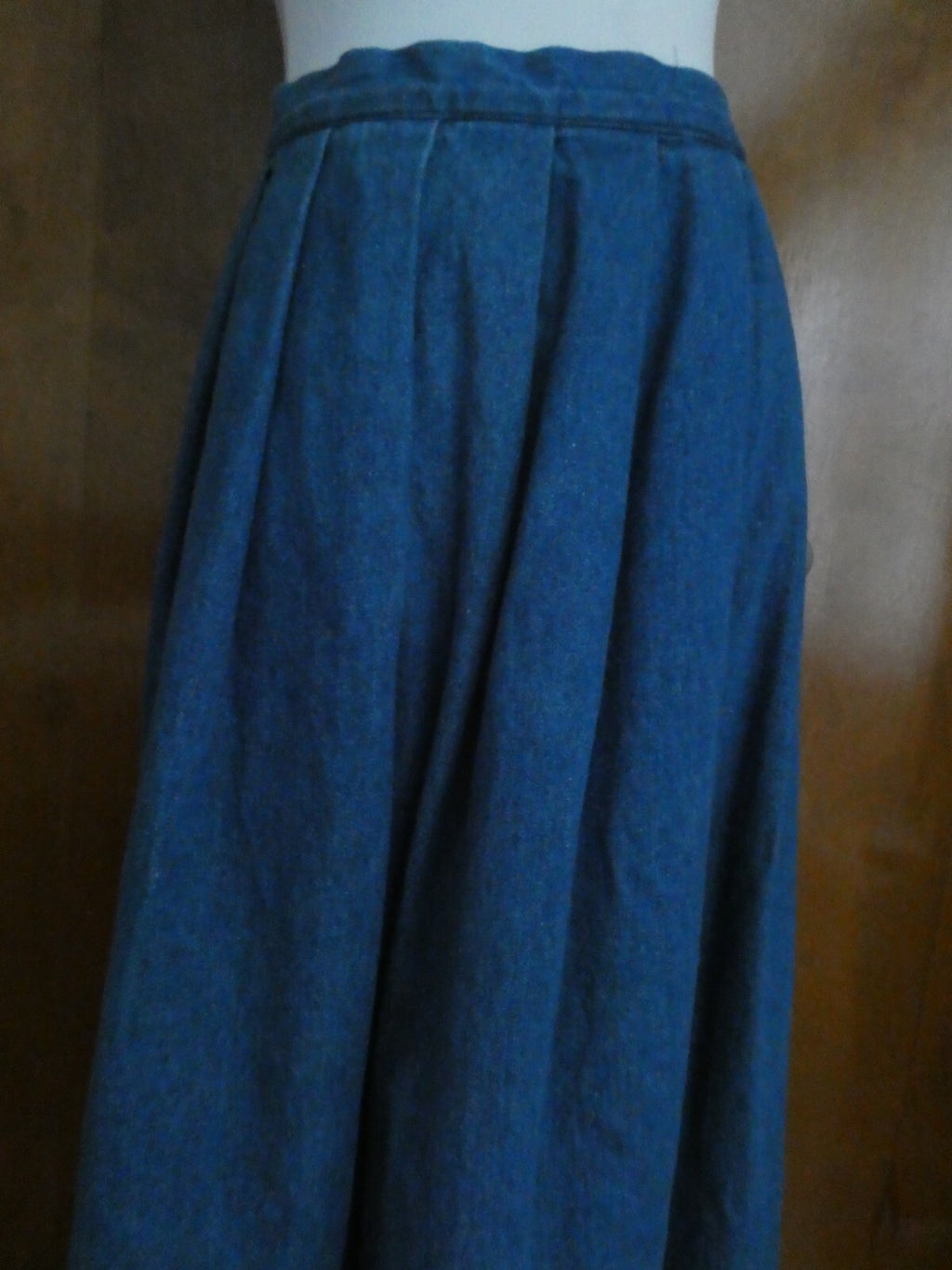 Women’s Denim Blue Skirt Size 14 Pre-Owned Bought in Italy (fits size 12)