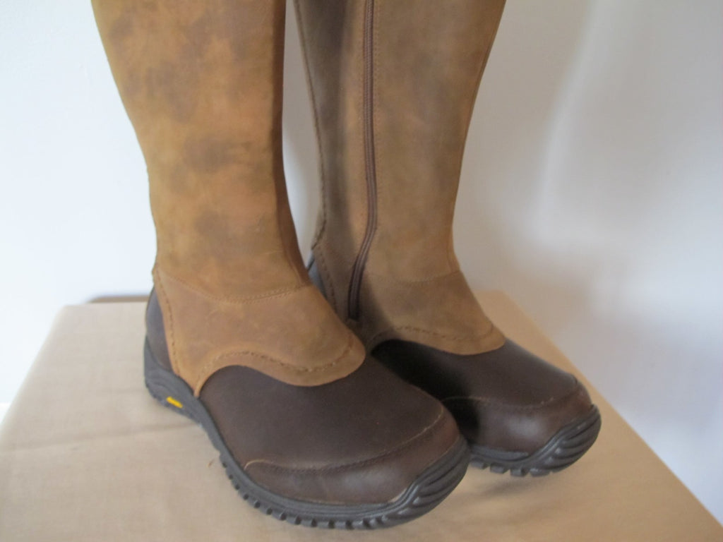 UGG Australia women’s beige brown waterproof New boots 6.5 (Runs small) fits 5.5