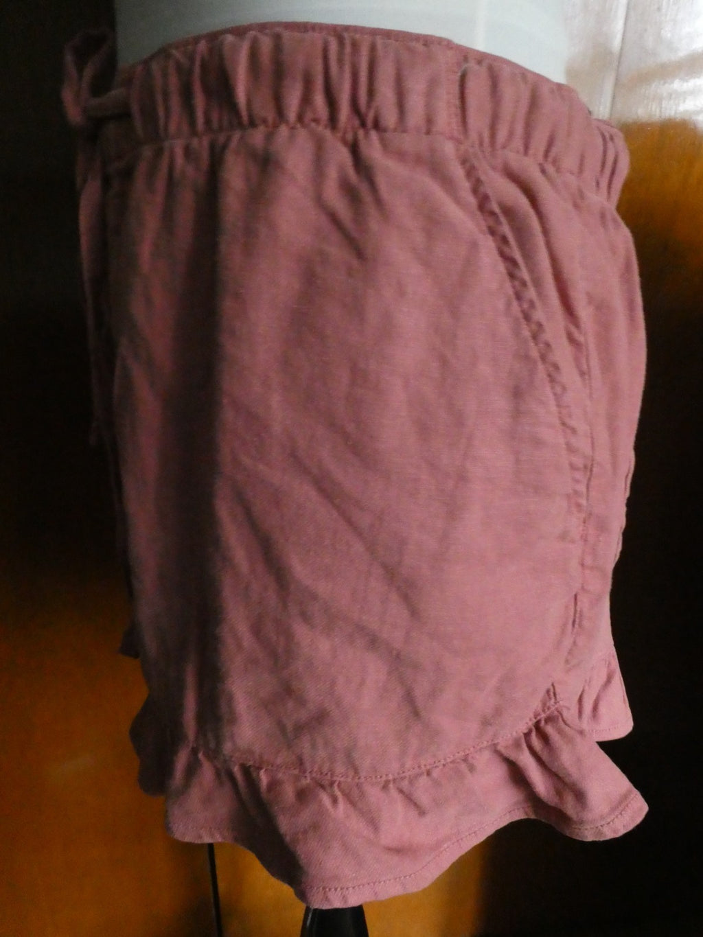 American Eagle Outfitters Women Linen Blend Ruffle Hem Shorts Mauve Pink XL $49