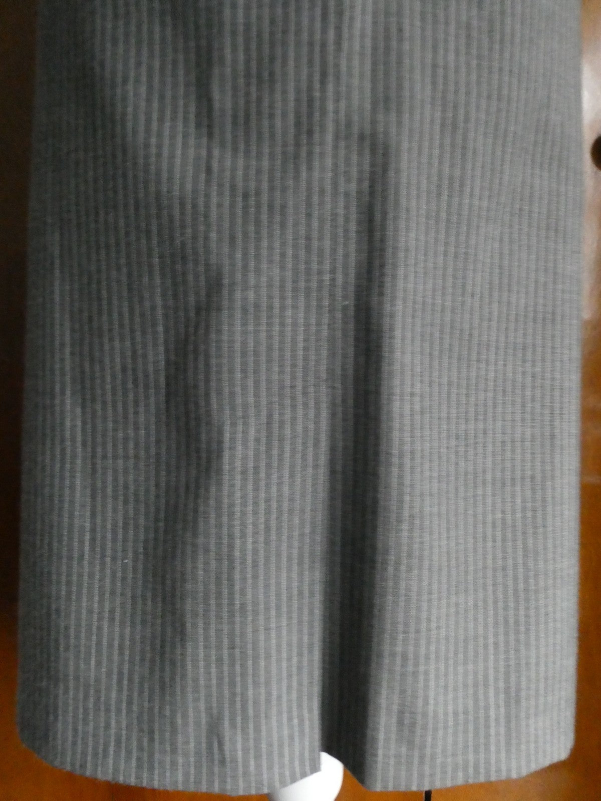 Calvin Klein women lined stylish charcoal w/white stripe skirt Size 14 New