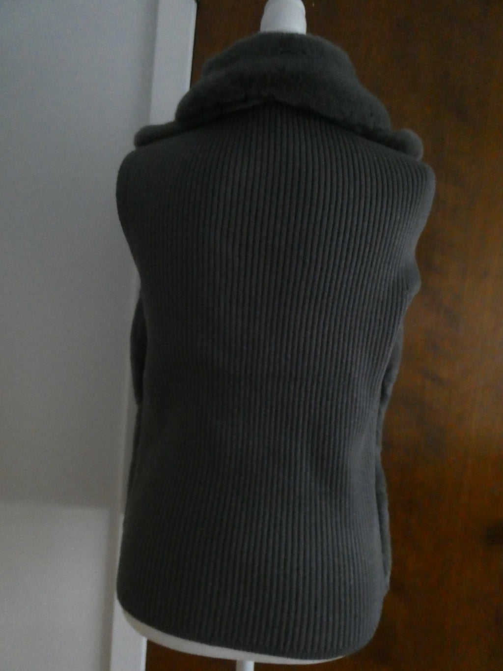 White House Black Market Women's Gray Faux Fur Sweater Vest Zip Front Size Large