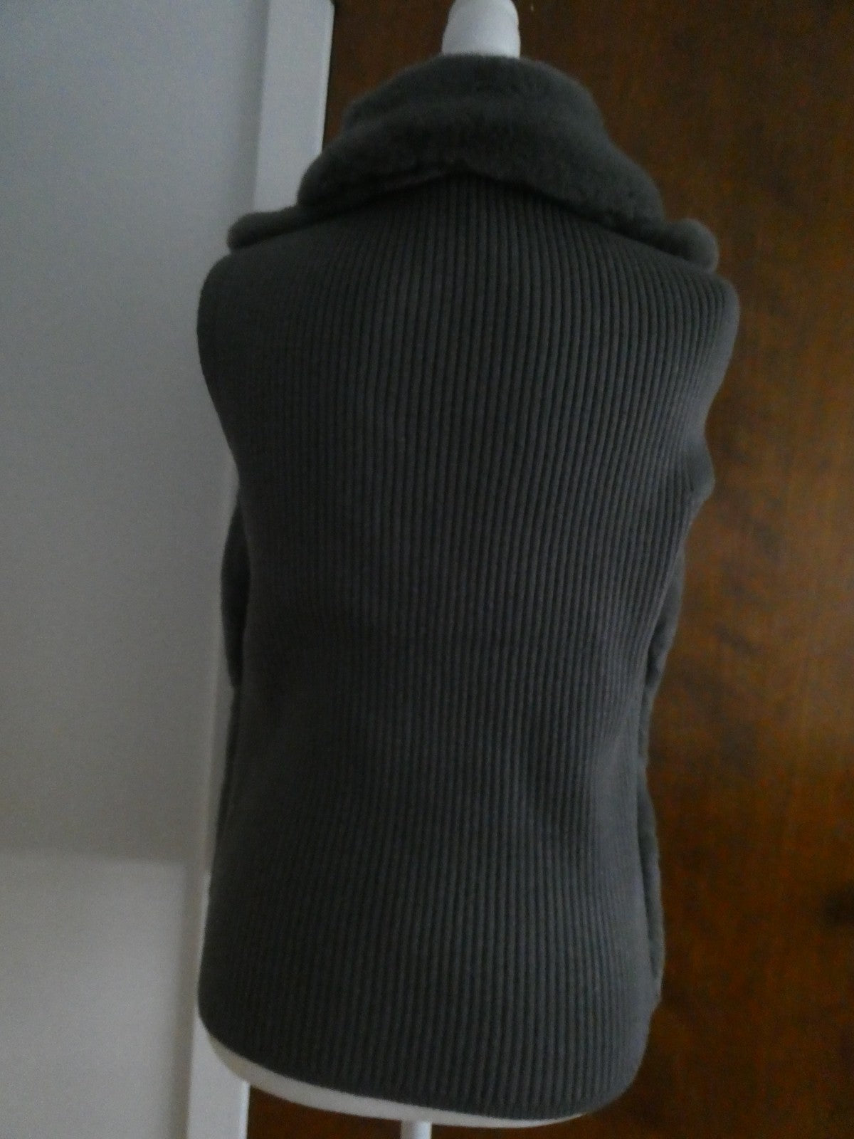 White House Black Market Women's Gray Faux Fur Sweater Vest Zip Front Size Large