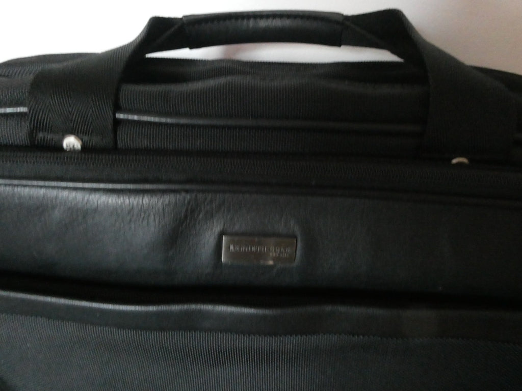 Kenneth Cole Reaction Black Expandable Laptop Messenger Bag Briefcase Crossbody