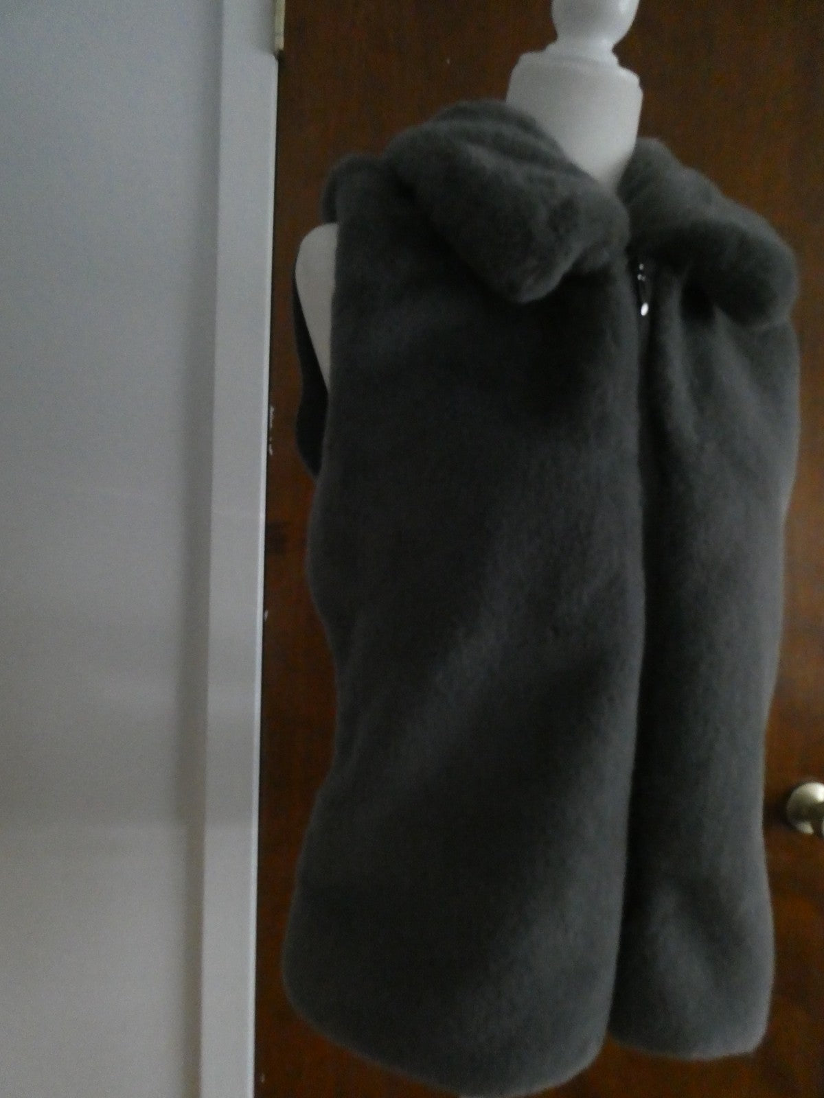 White House Black Market Women's Gray Faux Fur Sweater Vest Zip Front Size Large
