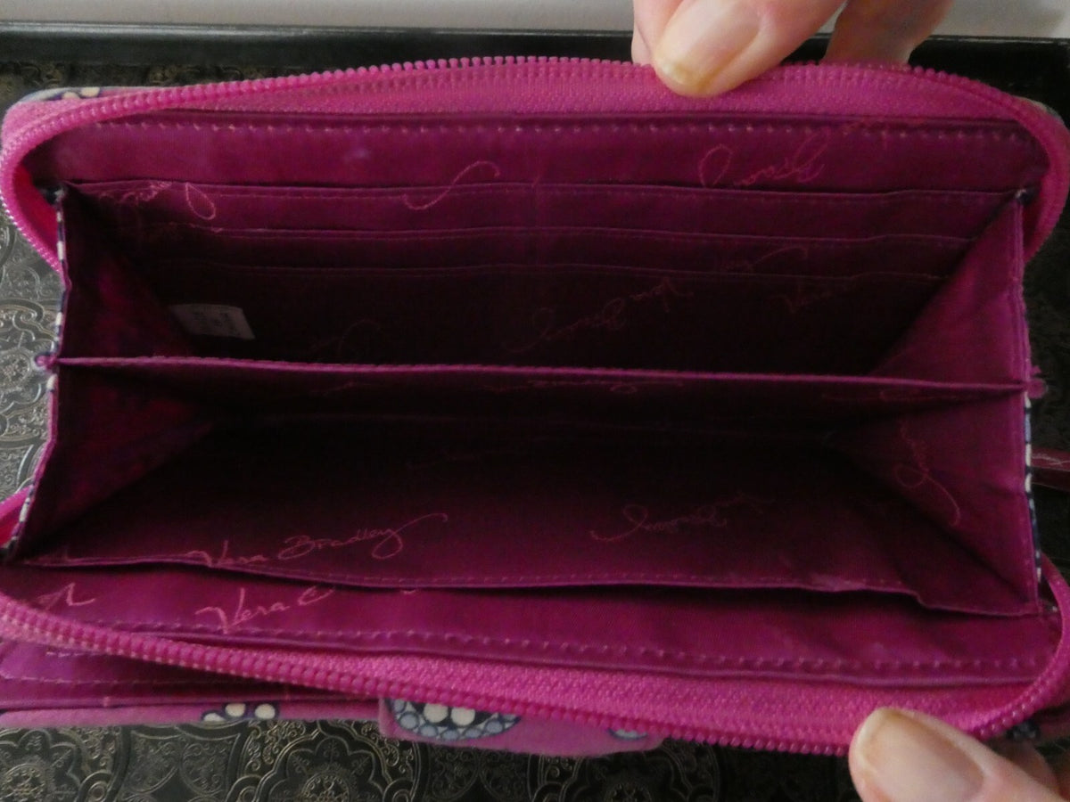 Vera Bradley Women’s Turncock Pink Floral Pattern Wallet Size Large