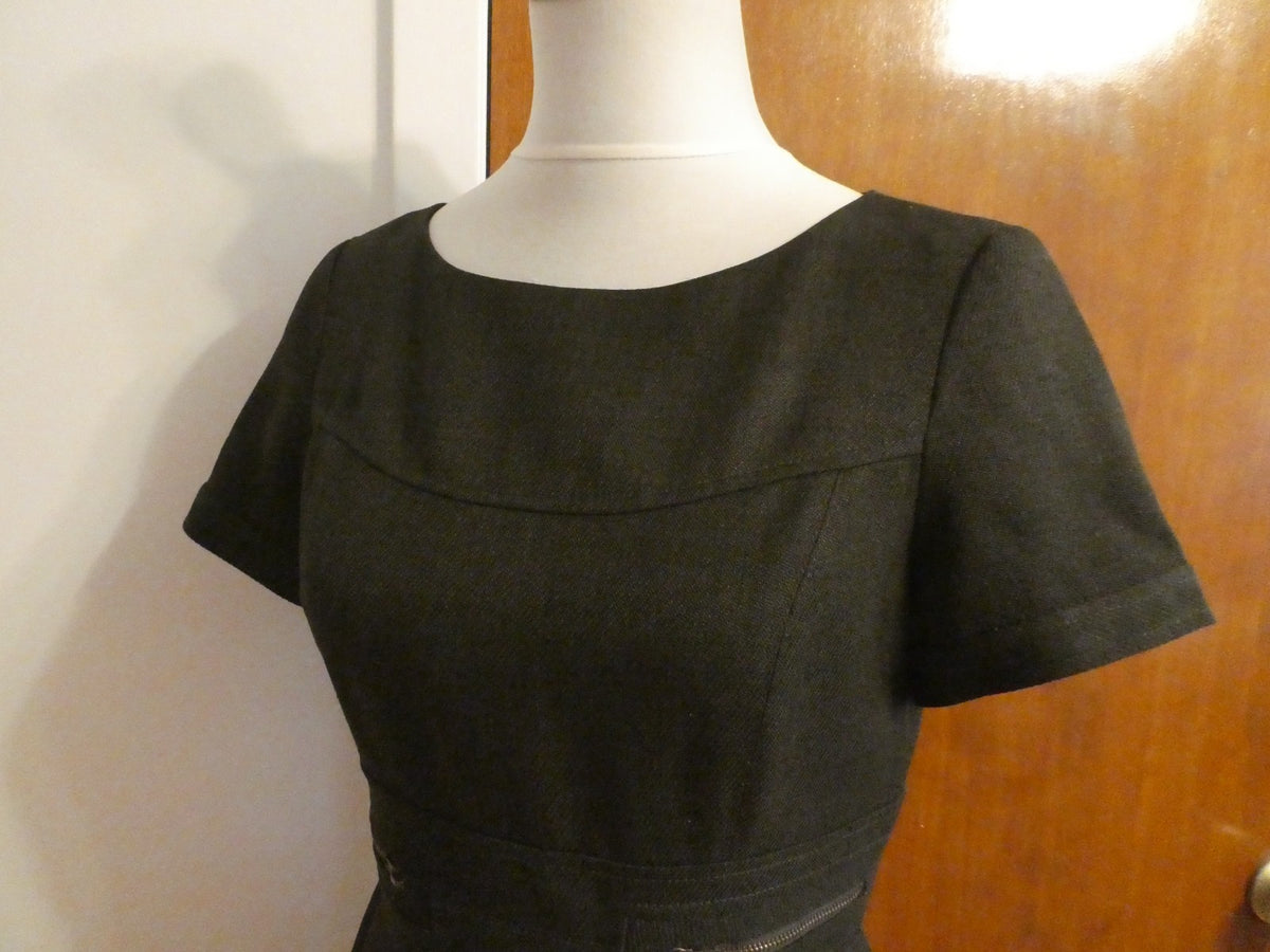 Tahari Arthur S. Levine Women Dark Brown Sheath Dress Lined Slit Back Slit SZ 4