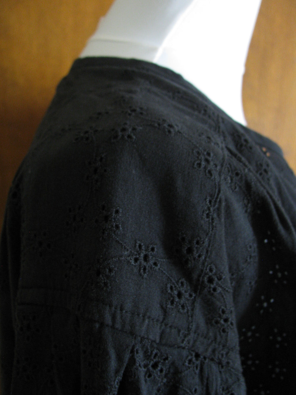 Free People women's black cotton crocheted fabric tunic top size Medium 