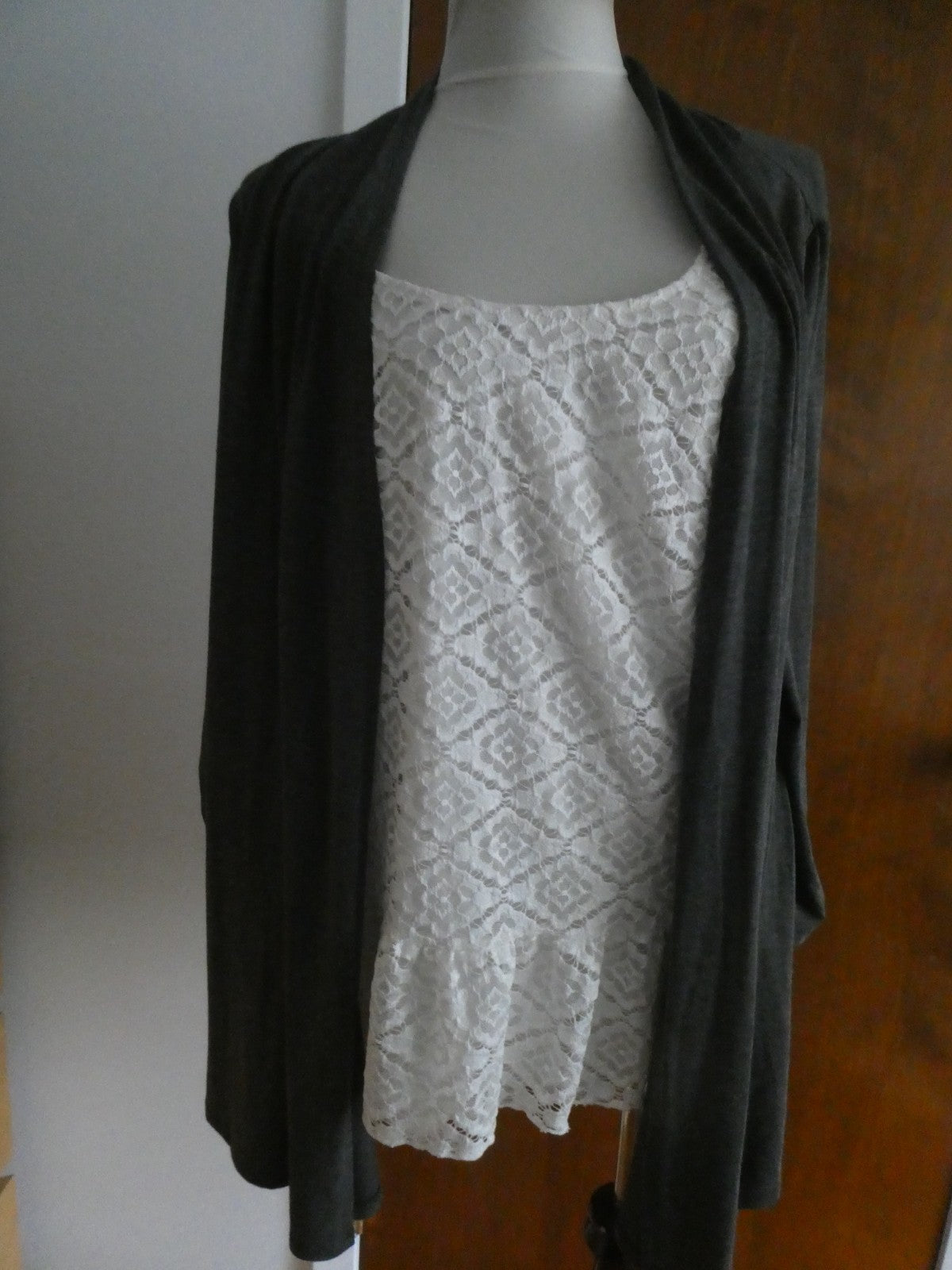AB STUDIO Women's Gray/White Detailed built in lace overlay shell with ruffle XL