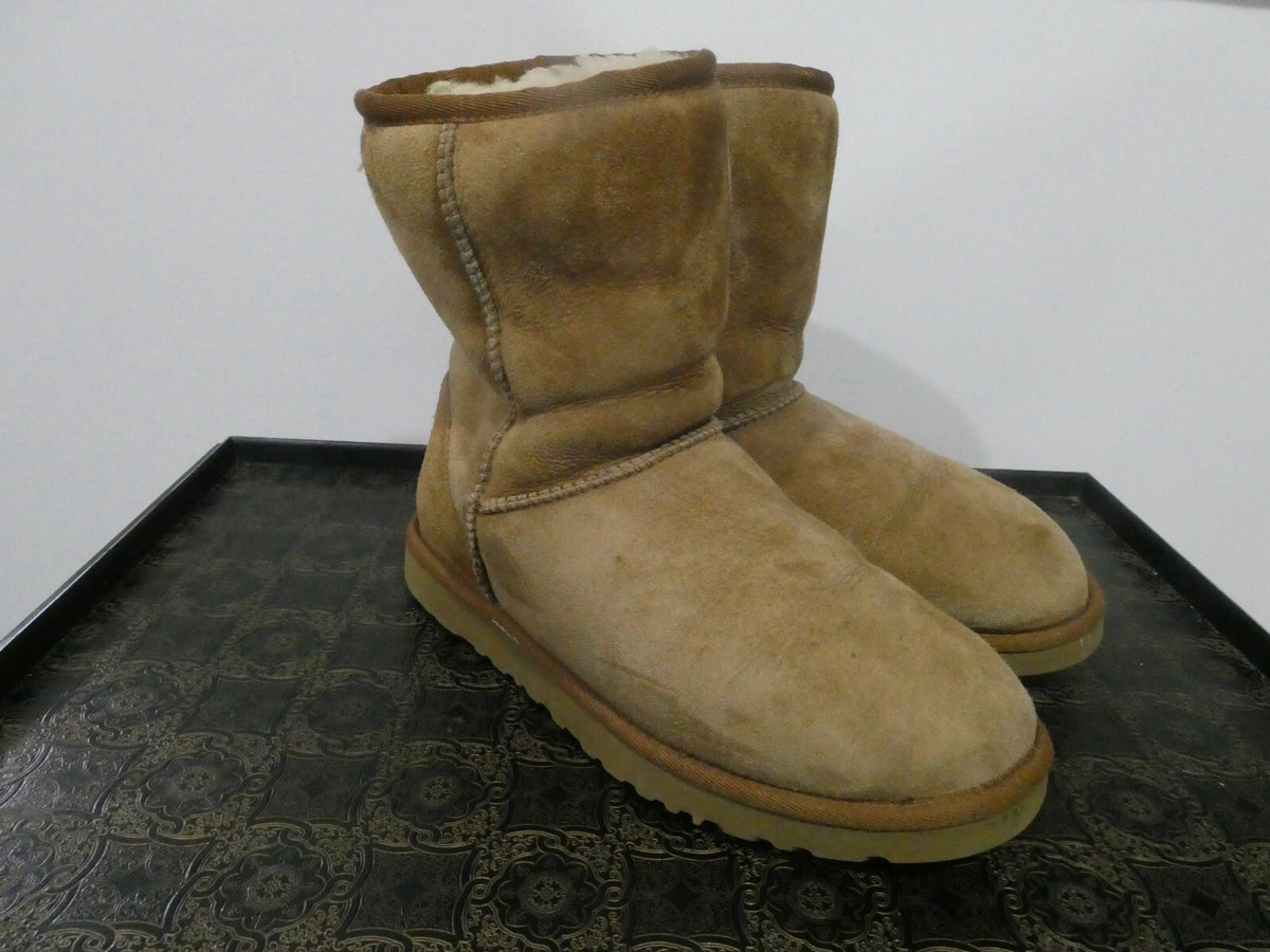 UGG Women's Brown Cuff Short Sheepskin Boots Size W7 preowned