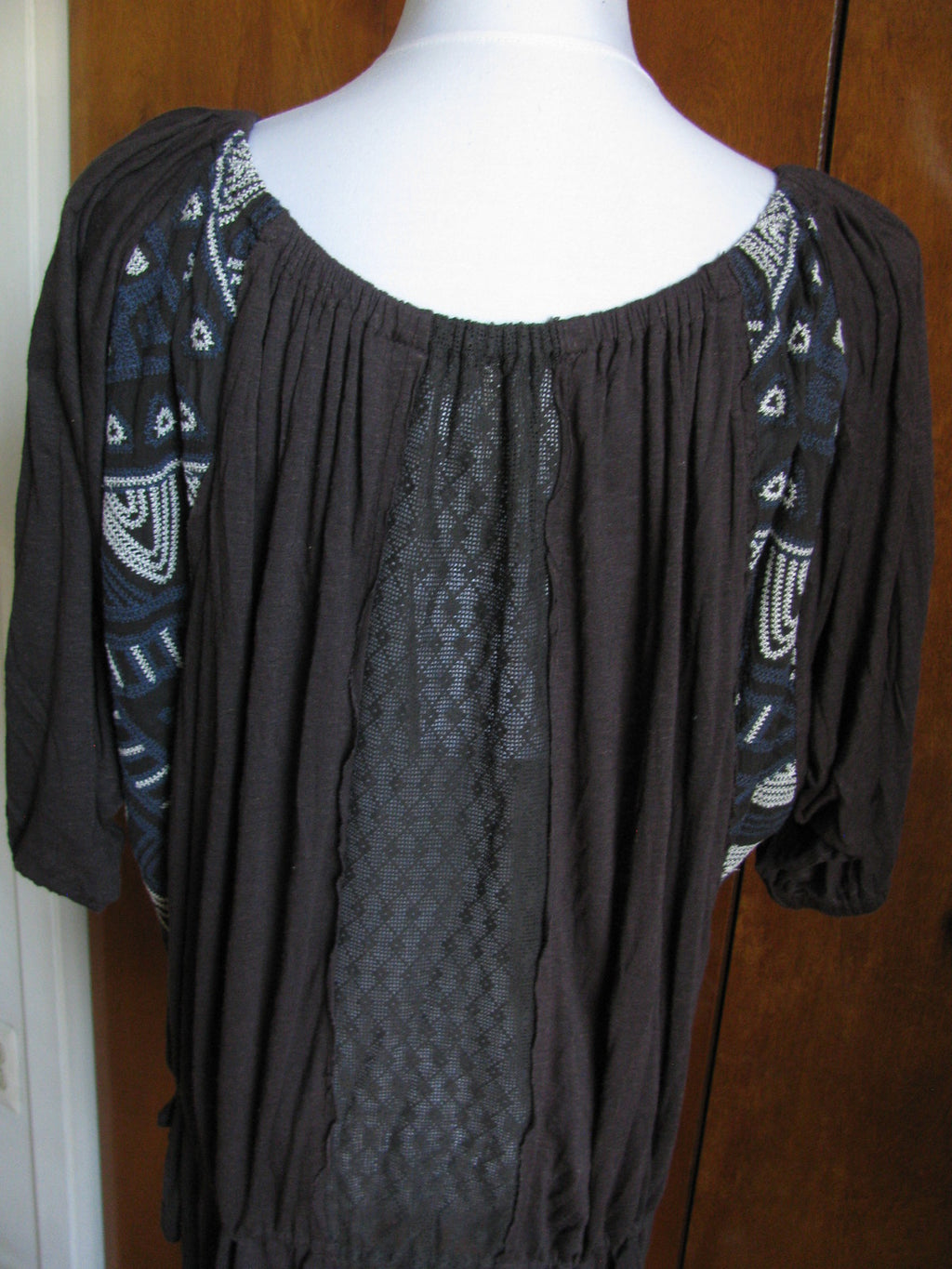 Free People women's dark gray embroidered top small fits medium 