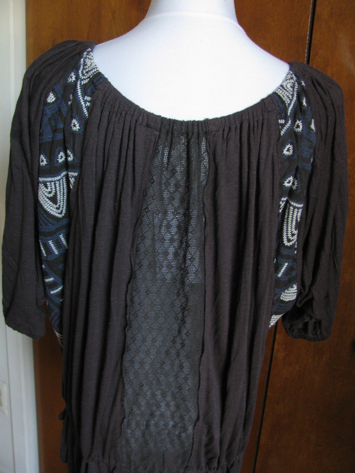 Free People women's dark gray embroidered top small fits medium 