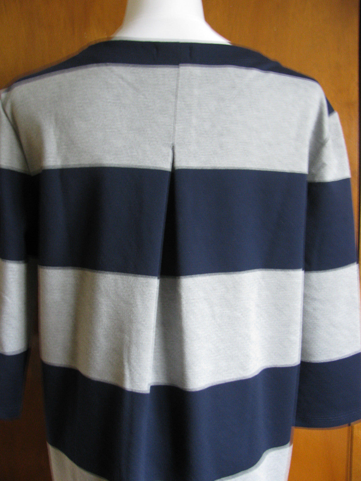 Gap women’s gray/navy dress size Small, Medium