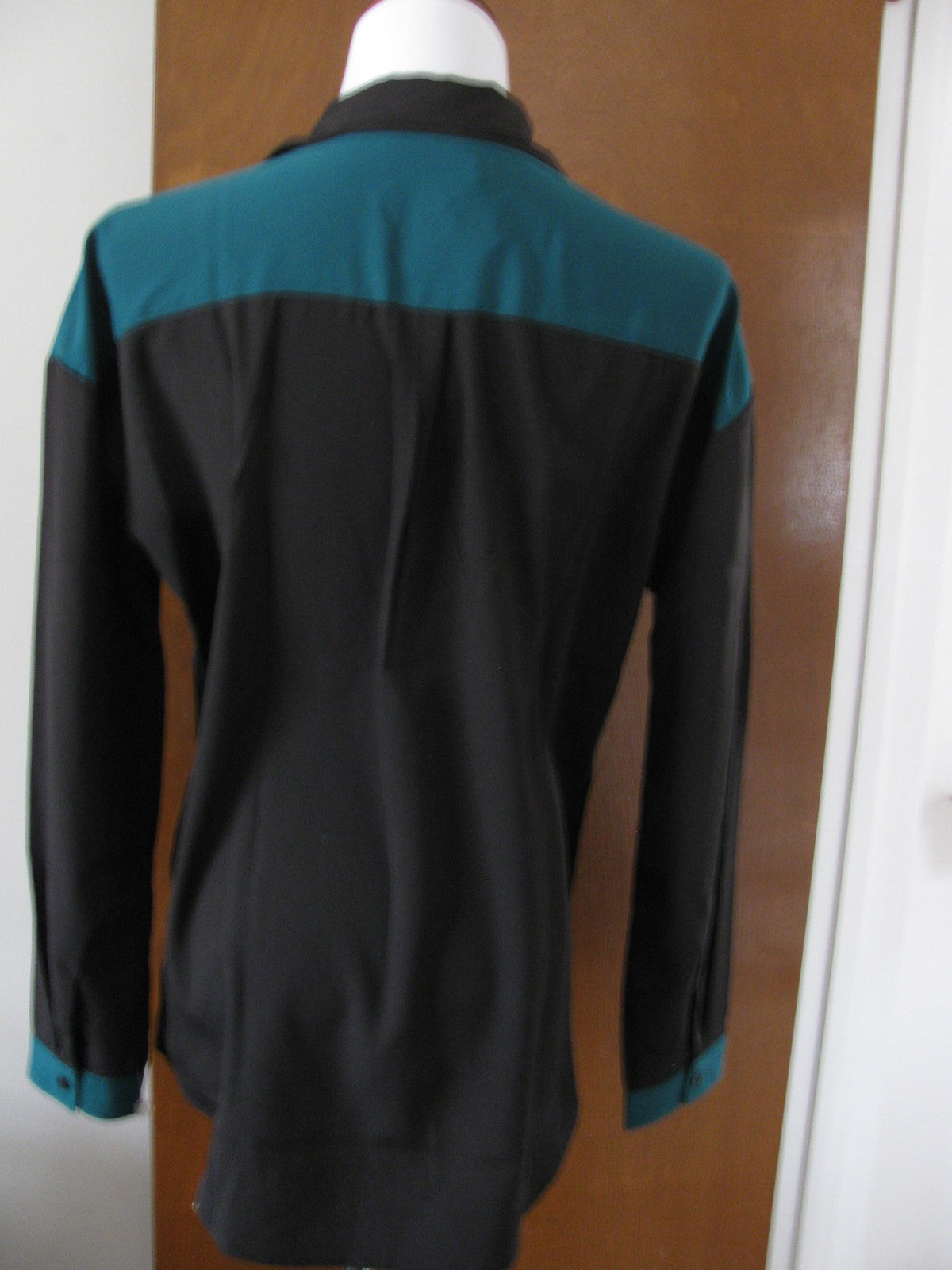 Romeo & Juliet women’s black teal stylish top size medium New