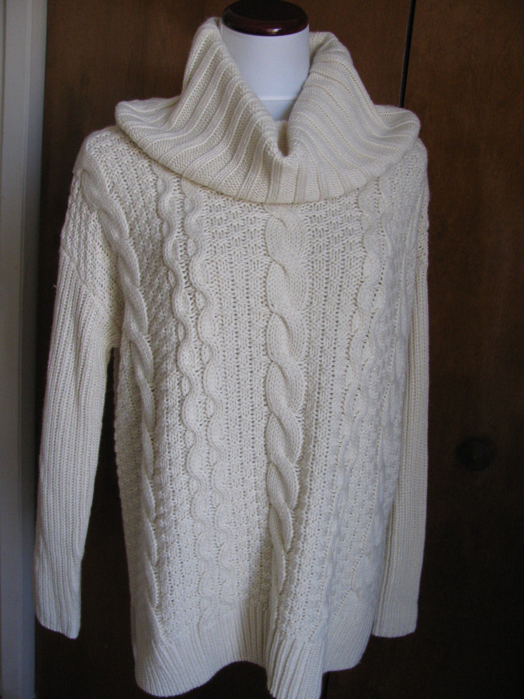 G H Bass & Co women’s ivory cowlneck cableknit gorgeous sweater Medium NWT 