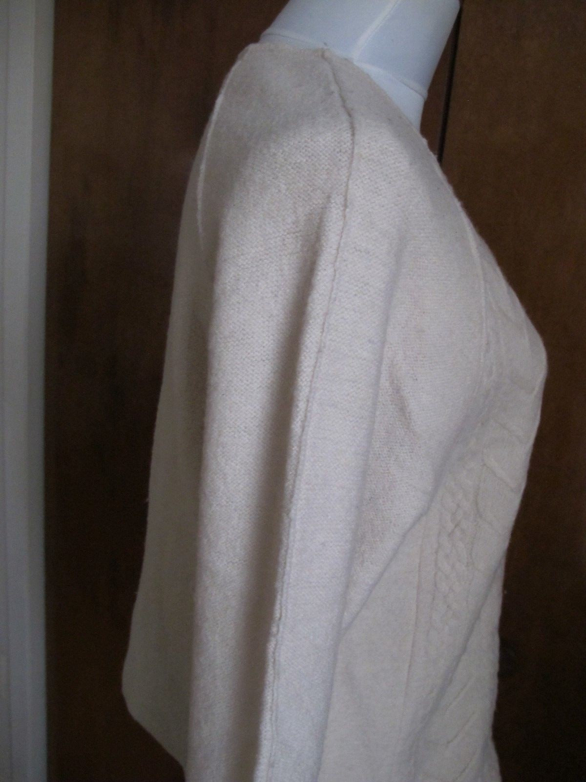 Anthropologie's women’s ivory detailed wool cardigansize Large NWT