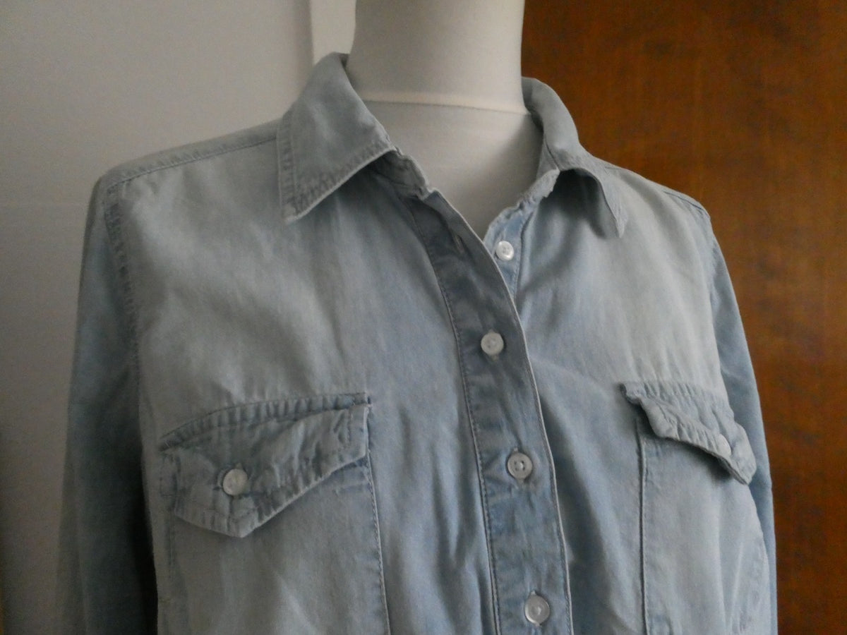 Liz Lange Size Large Maternity Top Blue Chambray Long Sleeve Henley